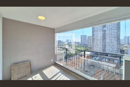 Varanda e área de serviço de apartamento à venda com 2 quartos, 54m² em Barra Funda, São Paulo