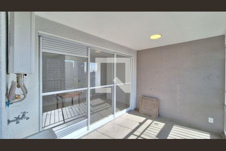 Varanda e área de serviço de apartamento à venda com 2 quartos, 54m² em Barra Funda, São Paulo