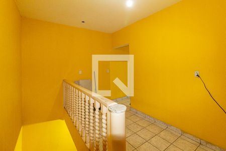 Corredor de casa para alugar com 3 quartos, 300m² em Vila Veloso, Carapicuíba