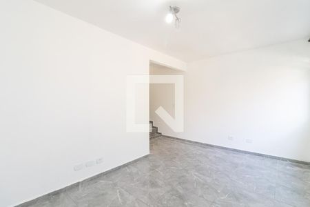 Sala de casa de condomínio para alugar com 2 quartos, 80m² em Vila Ré, São Paulo