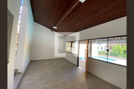 Hall de Entrada  de casa de condomínio para alugar com 5 quartos, 330m² em Anil, Rio de Janeiro