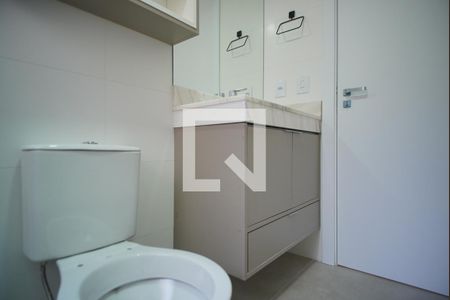 Banheiro de kitnet/studio para alugar com 1 quarto, 65m² em Petrópolis, Porto Alegre