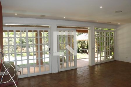 Sala de casa de condomínio para alugar com 5 quartos, 456m² em Granja Viana, Cotia