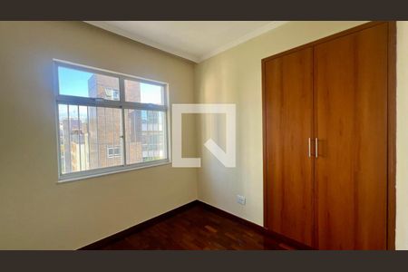 Quarto 2 de apartamento para alugar com 3 quartos, 90m² em Santo Antônio, Belo Horizonte