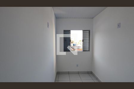Quarto 1 de casa para alugar com 2 quartos, 50m² em Jardim Robru, São Paulo