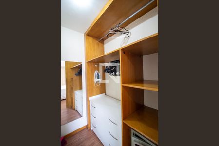 Closet da suíte de apartamento para alugar com 1 quarto, 37m² em Parque Campolim, Votorantim
