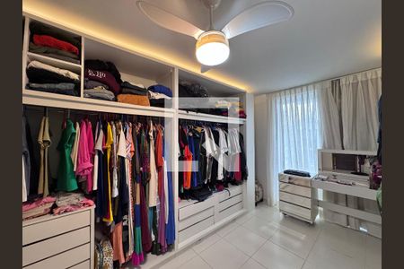 Closet da suíte 1 de casa de condomínio para alugar com 3 quartos, 279m² em Recreio dos Bandeirantes, Rio de Janeiro
