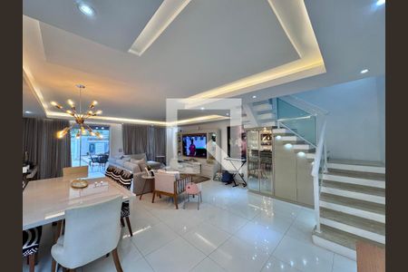 Sala de casa de condomínio para alugar com 3 quartos, 279m² em Recreio dos Bandeirantes, Rio de Janeiro