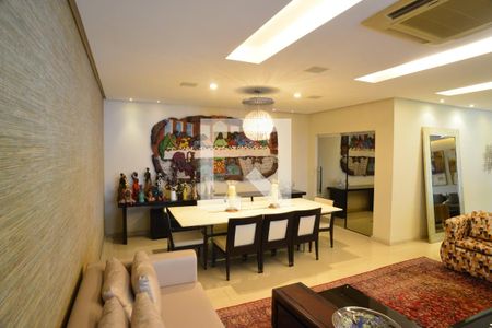 Sala 1 de casa de condomínio para alugar com 5 quartos, 1370m² em Barra da Tijuca, Rio de Janeiro