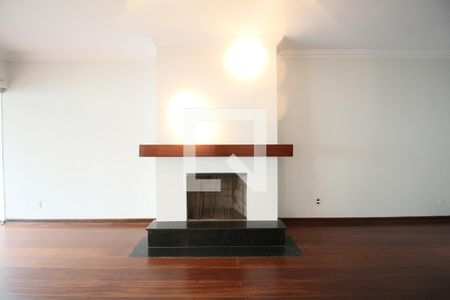 Sala 1 de casa para alugar com 3 quartos, 585m² em Jardim Leonor, São Paulo