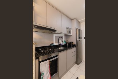 Sala/Cozinha de apartamento à venda com 2 quartos, 32m² em Vila Carmosina, São Paulo