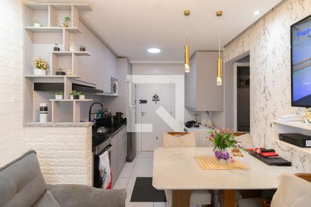 Sala/Cozinha de apartamento à venda com 2 quartos, 32m² em Vila Carmosina, São Paulo