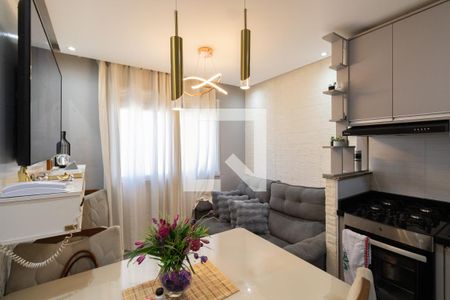 Sala/Cozinha de apartamento à venda com 2 quartos, 32m² em Vila Carmosina, São Paulo