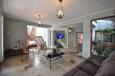 Casa à venda com 5 quartos, 250m² em Jardim Tremembe, São Paulo
