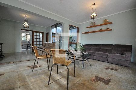 Casa à venda com 5 quartos, 250m² em Jardim Tremembe, São Paulo