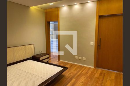 Casa à venda com 4 quartos, 640m² em Centro Comercial Jubran, Barueri