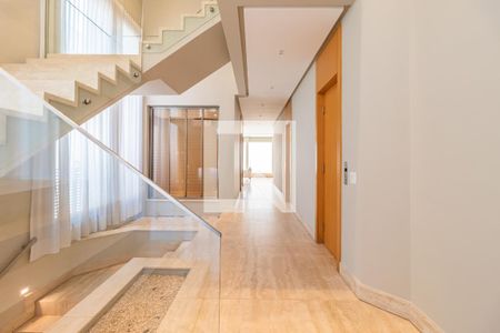 Sala de casa de condomínio à venda com 4 quartos, 574m² em Centro Comercial Jubran, Barueri