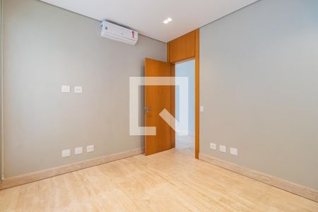 Sala íntima / Escritório de casa de condomínio à venda com 4 quartos, 574m² em Centro Comercial Jubran, Barueri