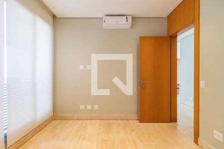 Sala íntima / Escritório de casa de condomínio à venda com 4 quartos, 574m² em Centro Comercial Jubran, Barueri