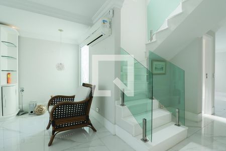 Escada de casa para alugar com 3 quartos, 340m² em Santana, São Paulo