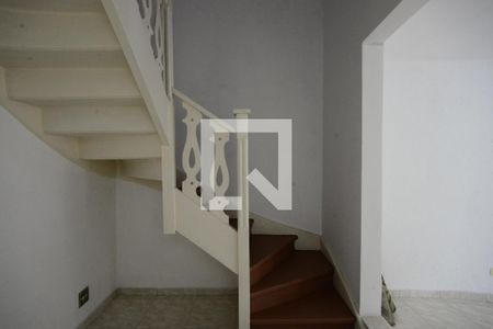 Escada de casa à venda com 2 quartos, 130m² em Vila São José, São Paulo
