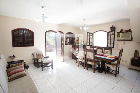 Sala de casa à venda com 4 quartos, 219m² em Curicica, Rio de Janeiro