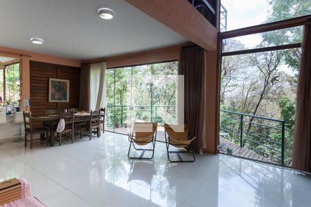 Sala de casa de condomínio à venda com 3 quartos, 350m² em Retiro do Chale, Brumadinho