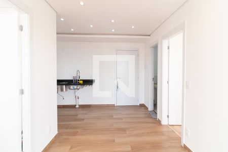 Sala/Cozinha de apartamento para alugar com 2 quartos, 47m² em Vila Gomes, São Paulo