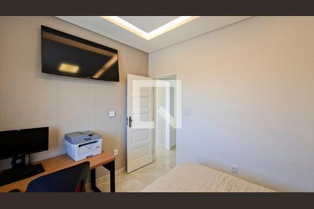 Quarto 1 de casa à venda com 3 quartos, 180m² em Sagrada Família, Belo Horizonte