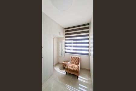 Closet de casa à venda com 3 quartos, 180m² em Sagrada Família, Belo Horizonte