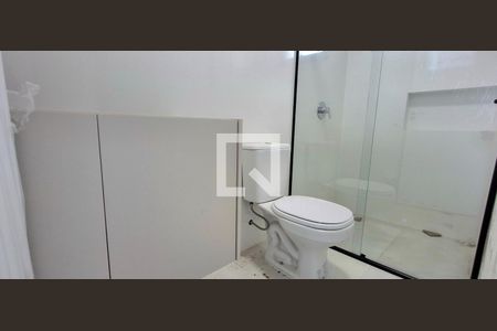 Banheiro Suíte 1 de casa para alugar com 3 quartos, 210m² em Lagoa da Conceição, Florianópolis