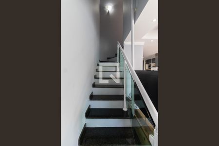 Escada de casa de condomínio à venda com 2 quartos, 78m² em Vila Ré, São Paulo