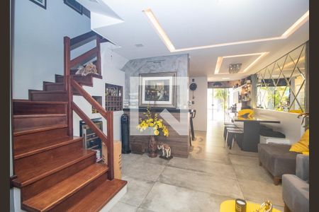 Sala de casa à venda com 3 quartos, 200m² em Espírito Santo, Porto Alegre