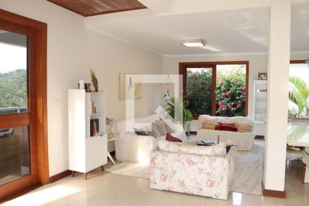 Sala de casa de condomínio para alugar com 4 quartos, 458m² em Jardim Indaia, Embu das Artes