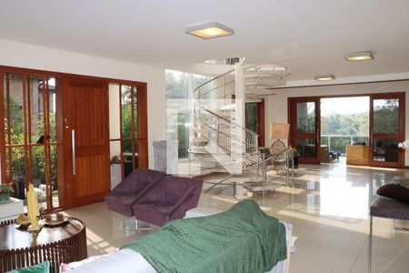 Sala de casa de condomínio para alugar com 4 quartos, 458m² em Jardim Indaia, Embu das Artes