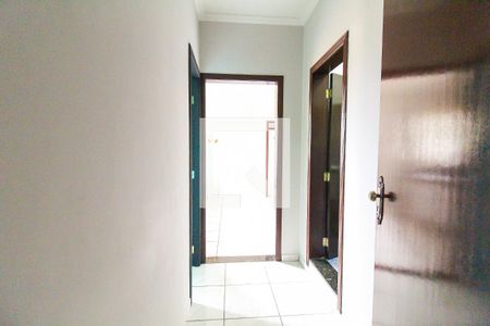 Hall de casa para alugar com 2 quartos, 80m² em Jardim Rosina, São Paulo