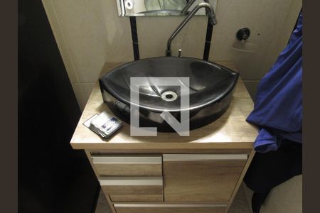 Lavabo 1 de casa à venda com 3 quartos, 213m² em Bonfim, Osasco