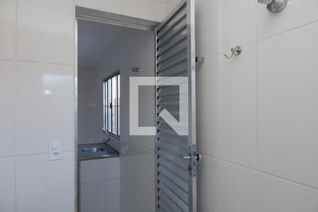 Banheiro Social de casa para alugar com 1 quarto, 65m² em Itaquera, São Paulo