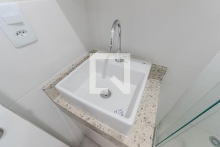 Banheiro de kitnet/studio para alugar com 1 quarto, 17m² em Bela Vista, São Paulo