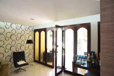 Sala de casa à venda com 4 quartos, 350m² em Barra da Tijuca, Rio de Janeiro