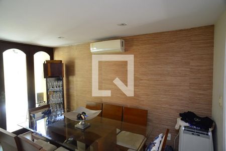 Sala de casa à venda com 4 quartos, 350m² em Barra da Tijuca, Rio de Janeiro