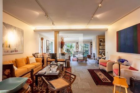 Casa à venda com 4 quartos, 390m² em Pacaembu, São Paulo