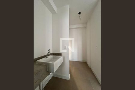 Banheiro de kitnet/studio para alugar com 1 quarto, 43m² em Centro, Campinas