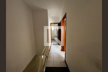 Corredor de casa para alugar com 3 quartos, 240m² em Vila Ester (zona Norte), São Paulo