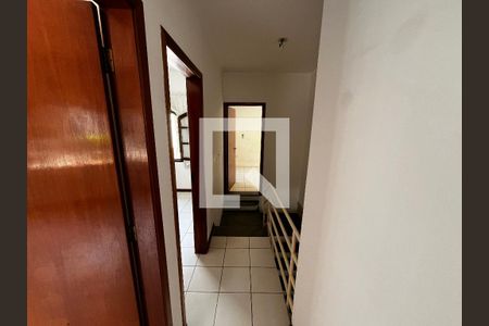 Corredor de casa para alugar com 3 quartos, 240m² em Vila Ester (zona Norte), São Paulo