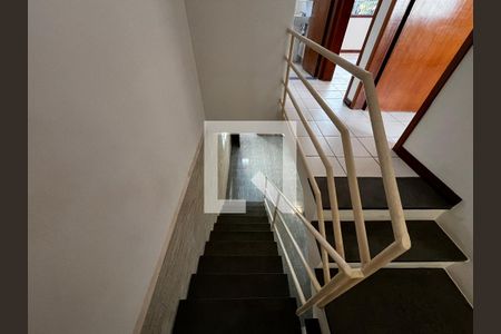 Escada de casa para alugar com 3 quartos, 240m² em Vila Ester (zona Norte), São Paulo