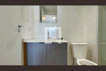 Banheiro Social de kitnet/studio para alugar com 1 quarto, 25m² em Pinheiros, São Paulo