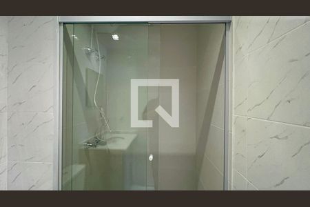 Banheiro Social de kitnet/studio para alugar com 1 quarto, 25m² em Pinheiros, São Paulo