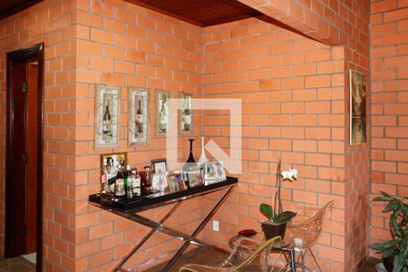 Sala de casa de condomínio para alugar com 6 quartos, 384m² em Condomínio Estância Marambaia, Vinhedo