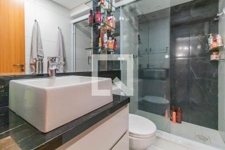 Banheiro de apartamento à venda com 1 quarto, 40m² em Santana, Porto Alegre
